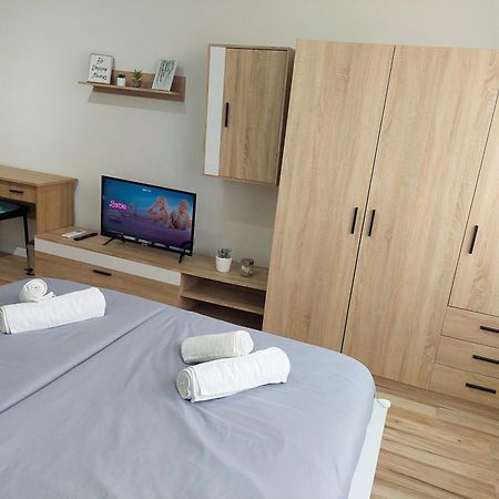 Aweshome City Apartment - 3 Bedrooms And Free Parking Debrecen Extérieur photo