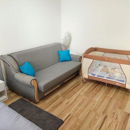 Aweshome City Apartment - 3 Bedrooms And Free Parking Debrecen Extérieur photo