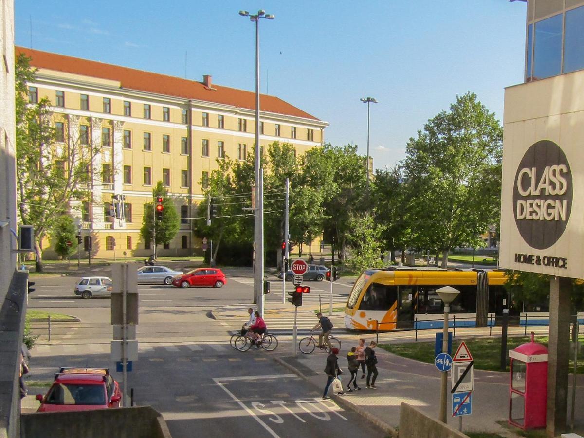 Aweshome City Apartment - 3 Bedrooms And Free Parking Debrecen Extérieur photo