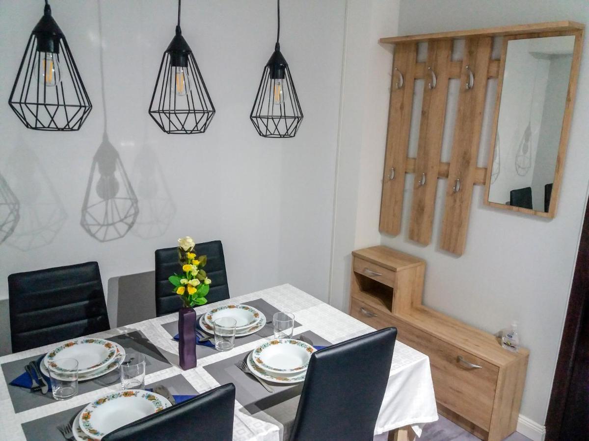 Aweshome City Apartment - 3 Bedrooms And Free Parking Debrecen Extérieur photo
