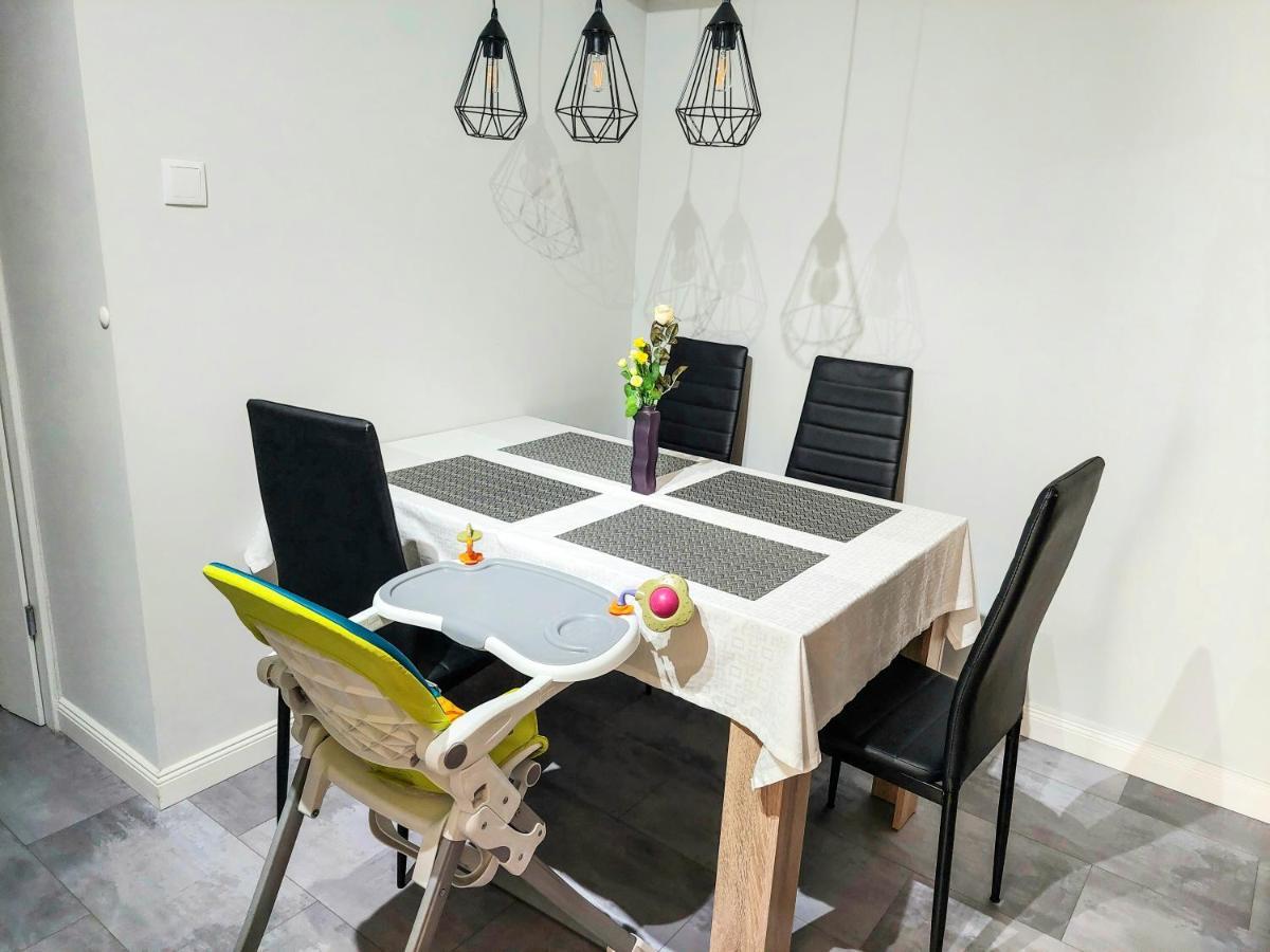 Aweshome City Apartment - 3 Bedrooms And Free Parking Debrecen Extérieur photo