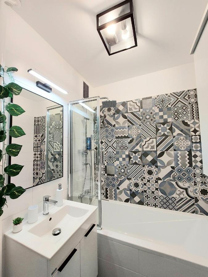 Aweshome City Apartment - 3 Bedrooms And Free Parking Debrecen Extérieur photo