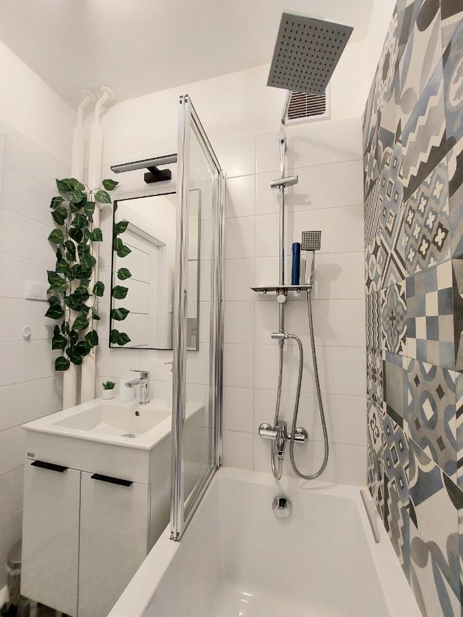 Aweshome City Apartment - 3 Bedrooms And Free Parking Debrecen Extérieur photo